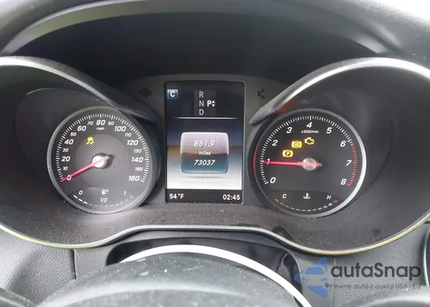 2018 Mercedes-Benz C 300 z USA, uszkodzony, nr VIN 55SWF4JB4JU275114